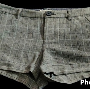 Old‎ Navy size 6 women's short gray